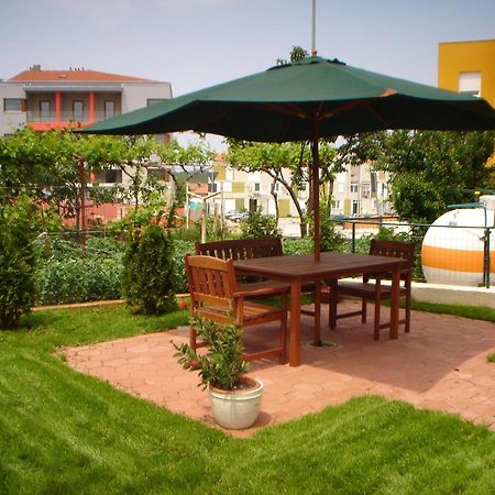 Family Apartments Suzi Rovigno Esterno foto