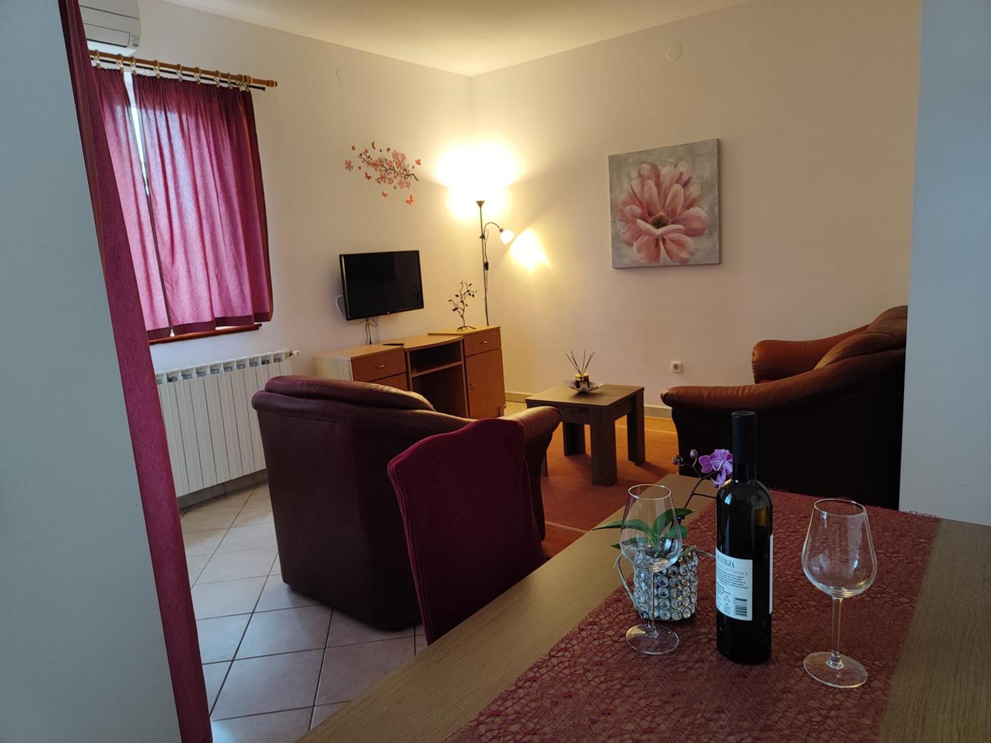 Family Apartments Suzi Rovigno Esterno foto